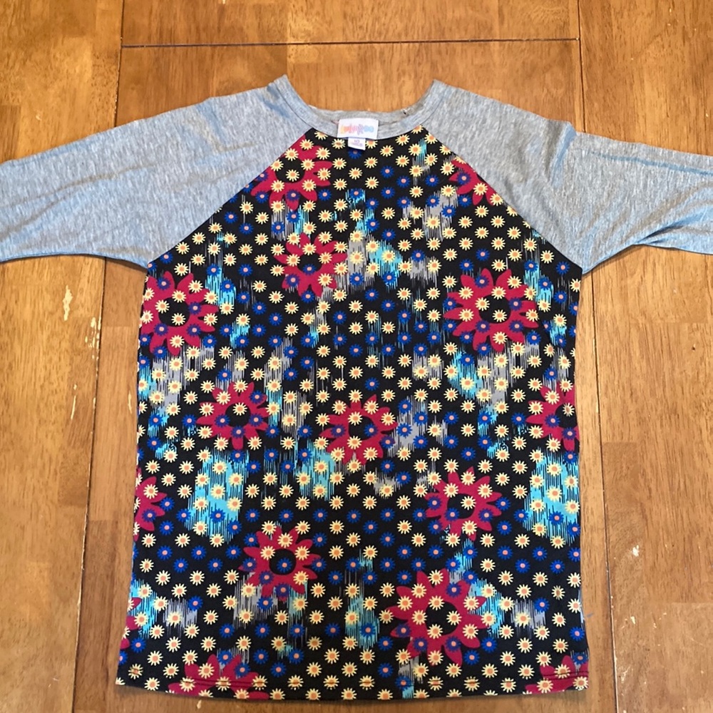 Lularoe Sloan size 10 black w/flowers patterned body w/solid gray sleeves EUC
